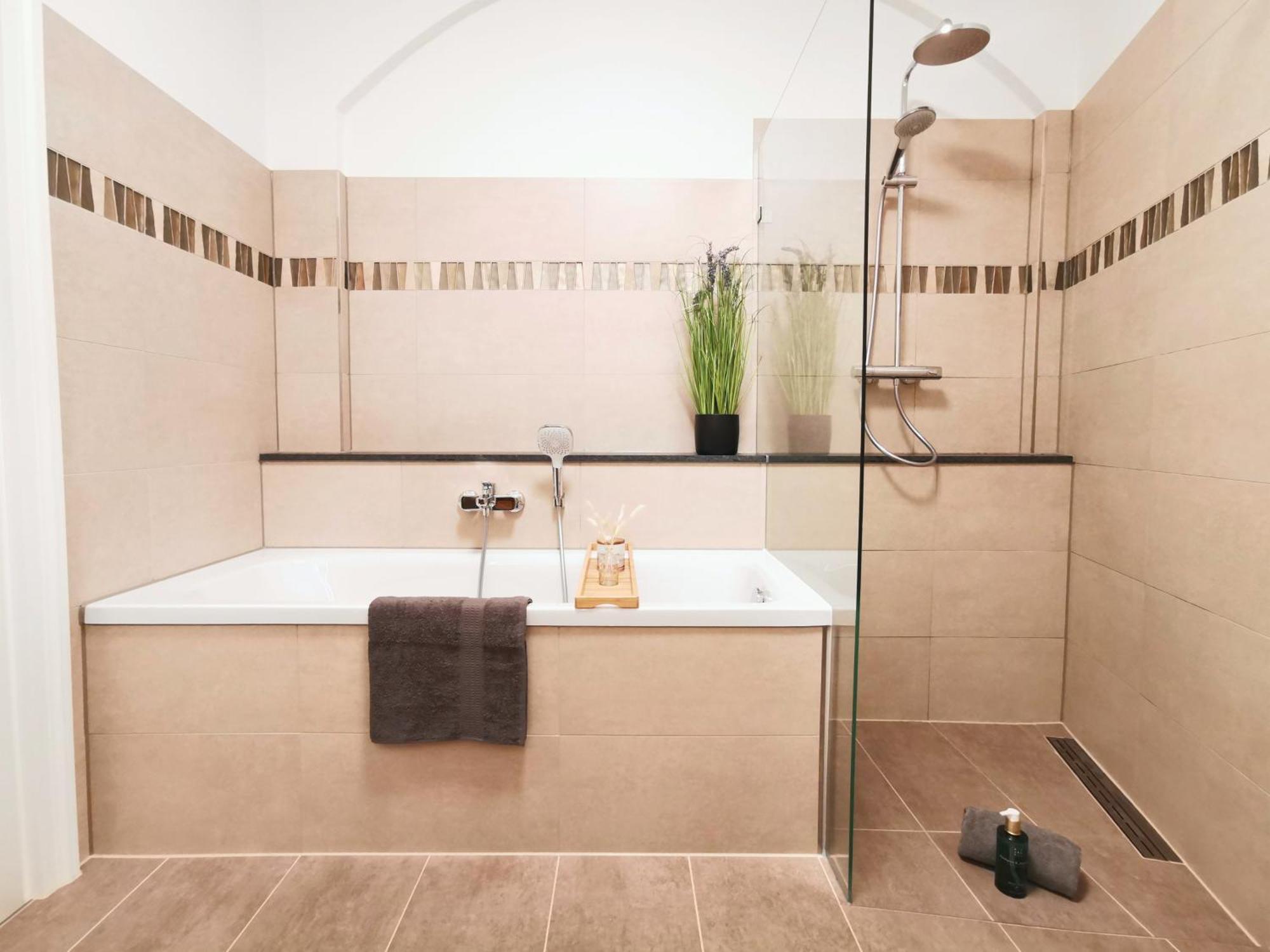 Fynbos Apartments Deluxe, Balkon, Historisch, Parkplatz Майсен Екстериор снимка